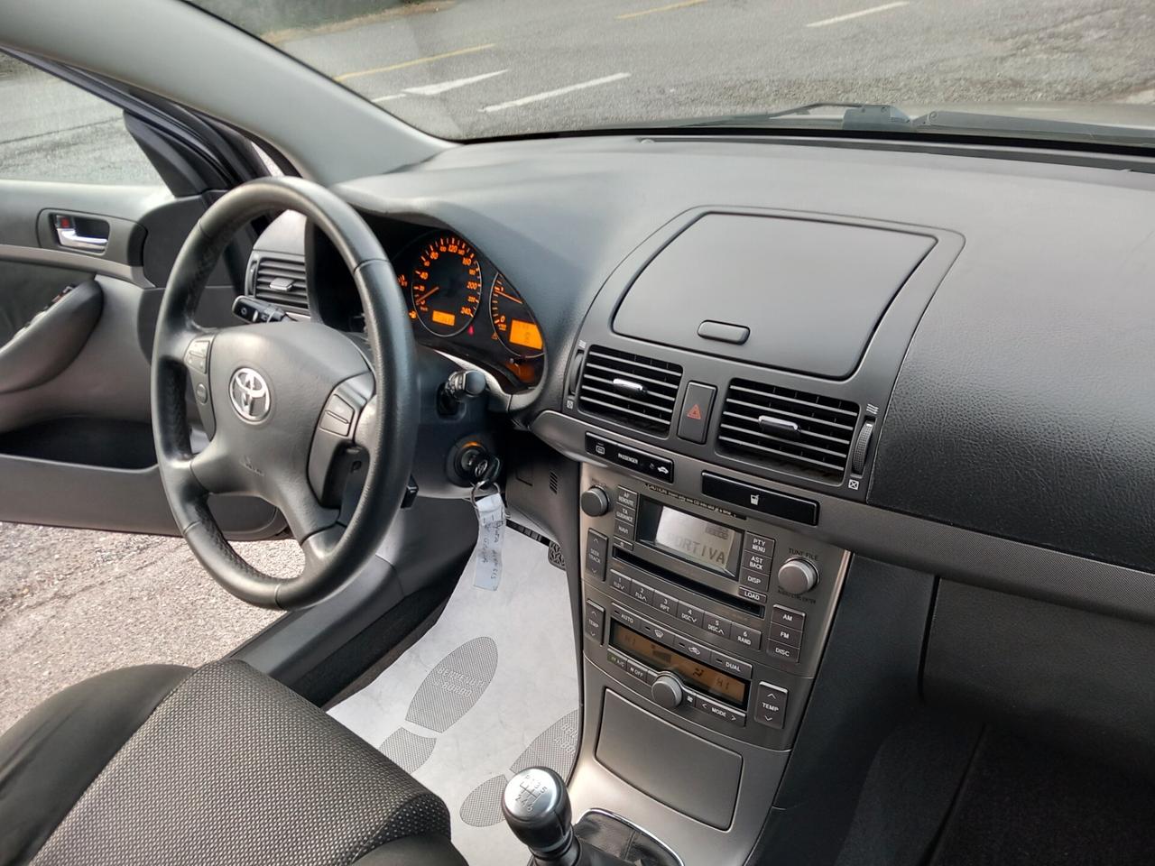 Toyota Avensis SW 2.2 D-4D KM 113000!!!