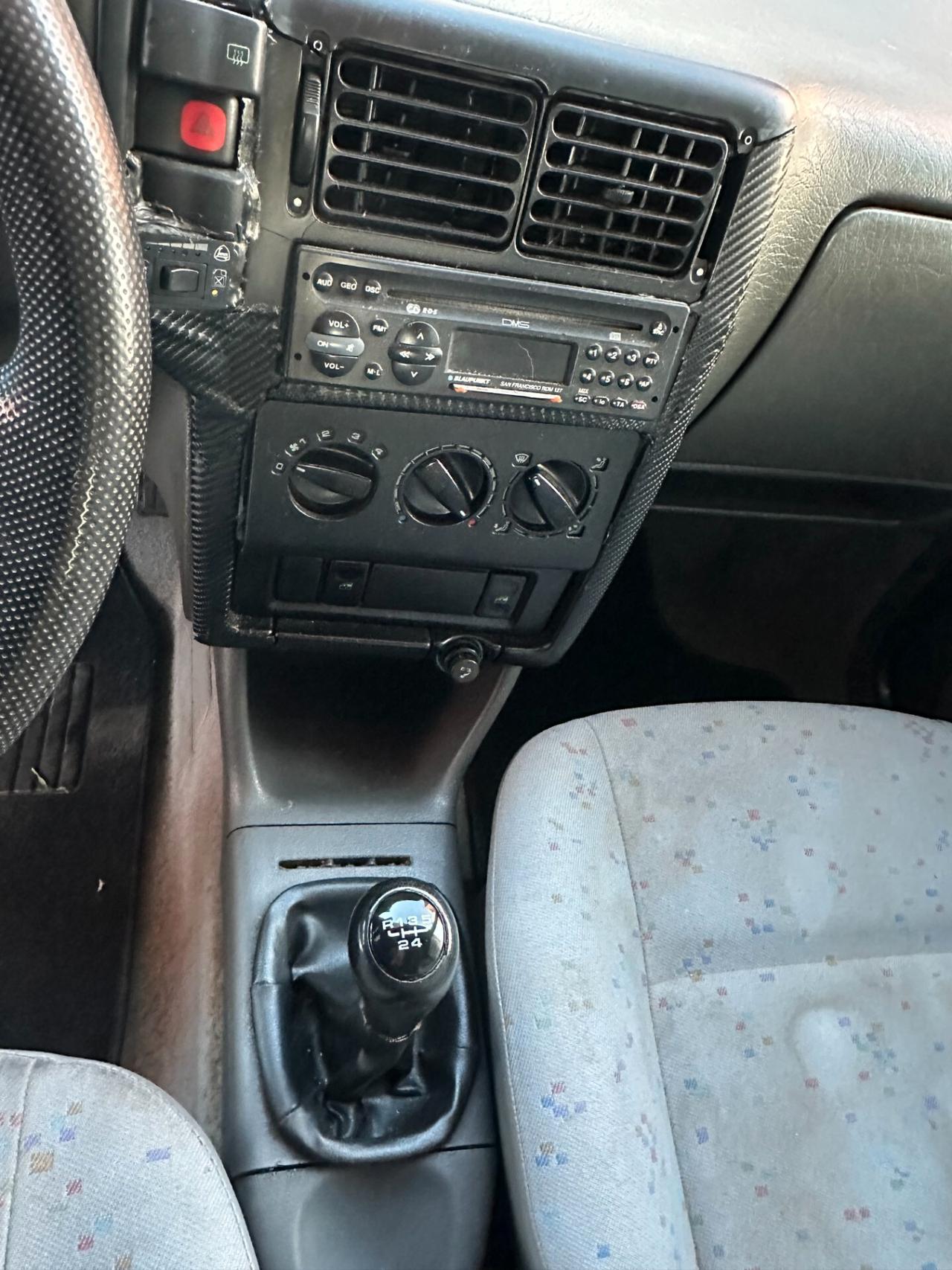 Volkswagen Polo 1.0 METANO (12 RATE)