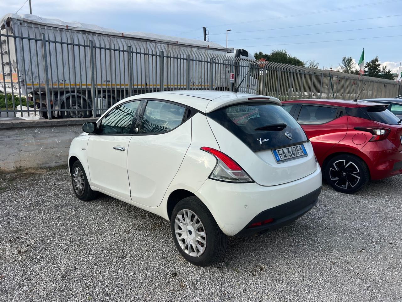 Lancia Ypsilon 0.9 TwinAir 85 CV 5 porte Metano Ecochic Gold