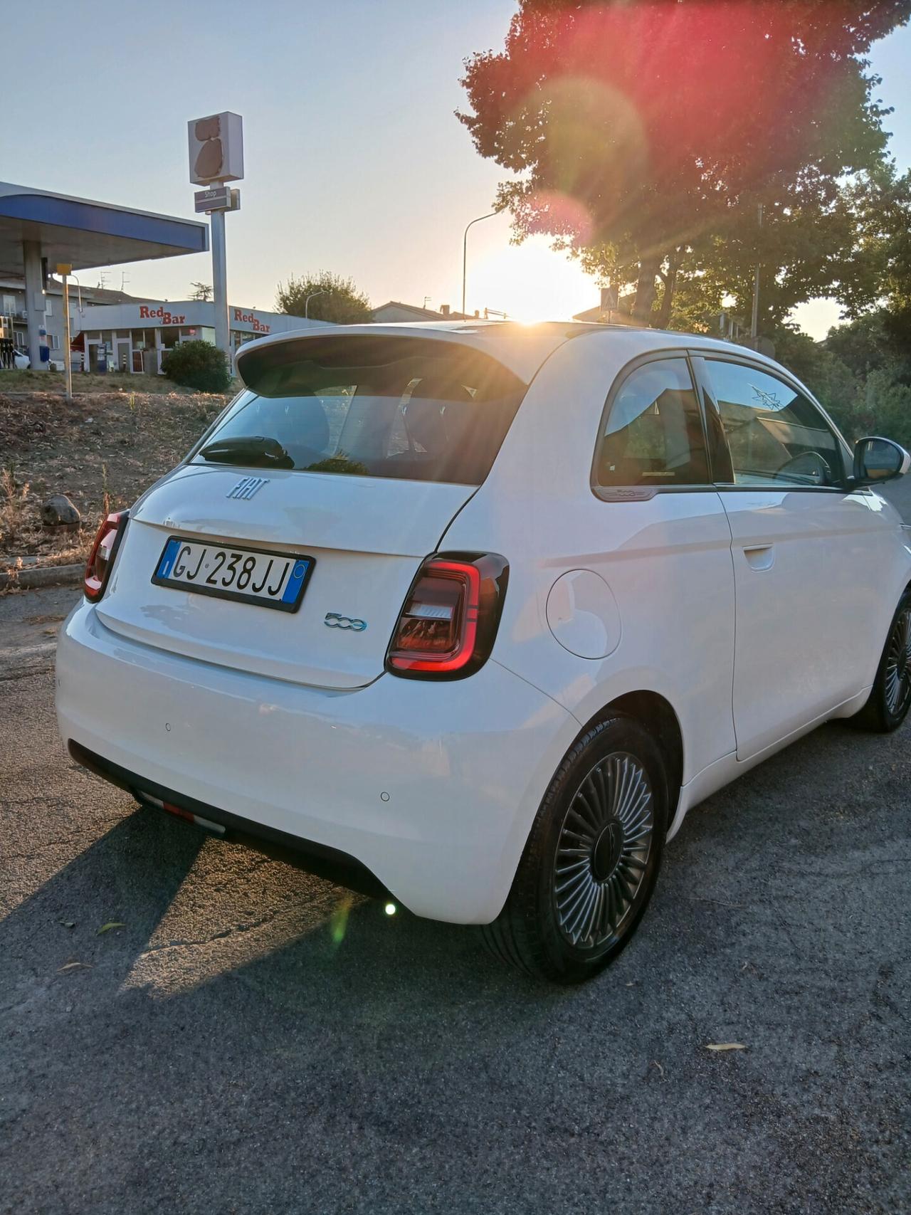 Fiat 500e Berlina 42 kWh Icon 13700€