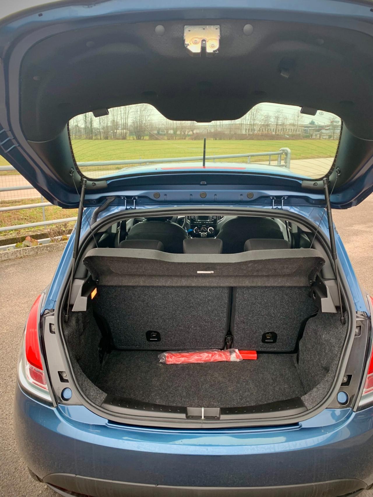 Lancia Ypsilon 1.0 FireFly - Neopatentati