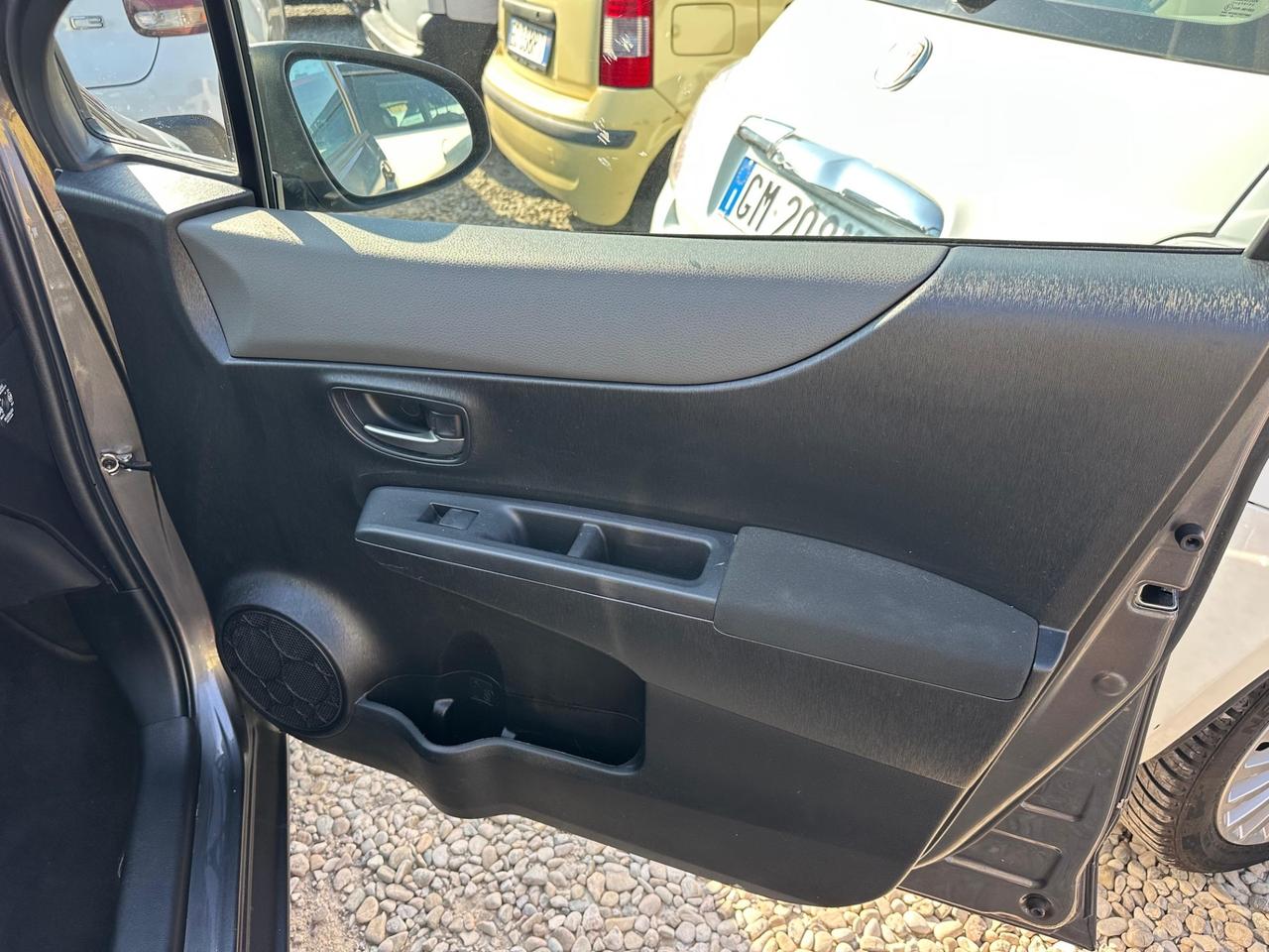 Toyota Yaris 1.0 5 porte Lounge neopatentati