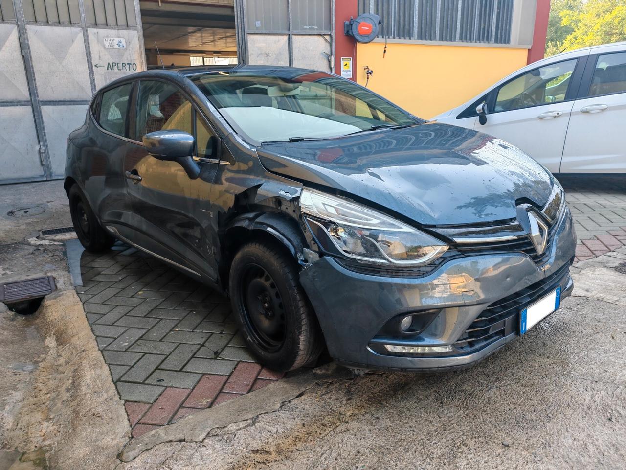 Renault Clio 1.2 75CV 5 porte Incidentata/Sinistrata