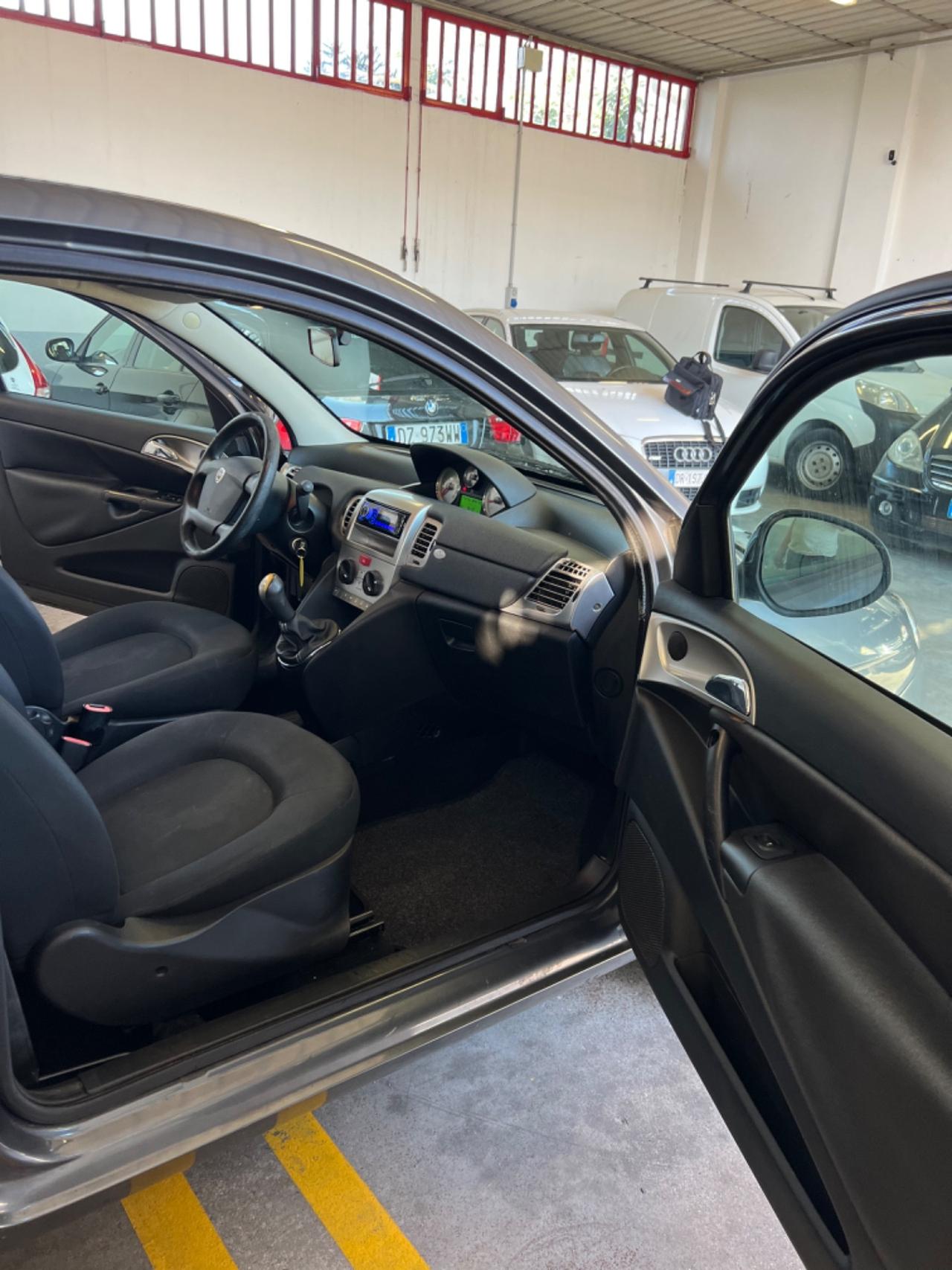 Lancia Ypsilon 1.3 MJT 75 CV Diva