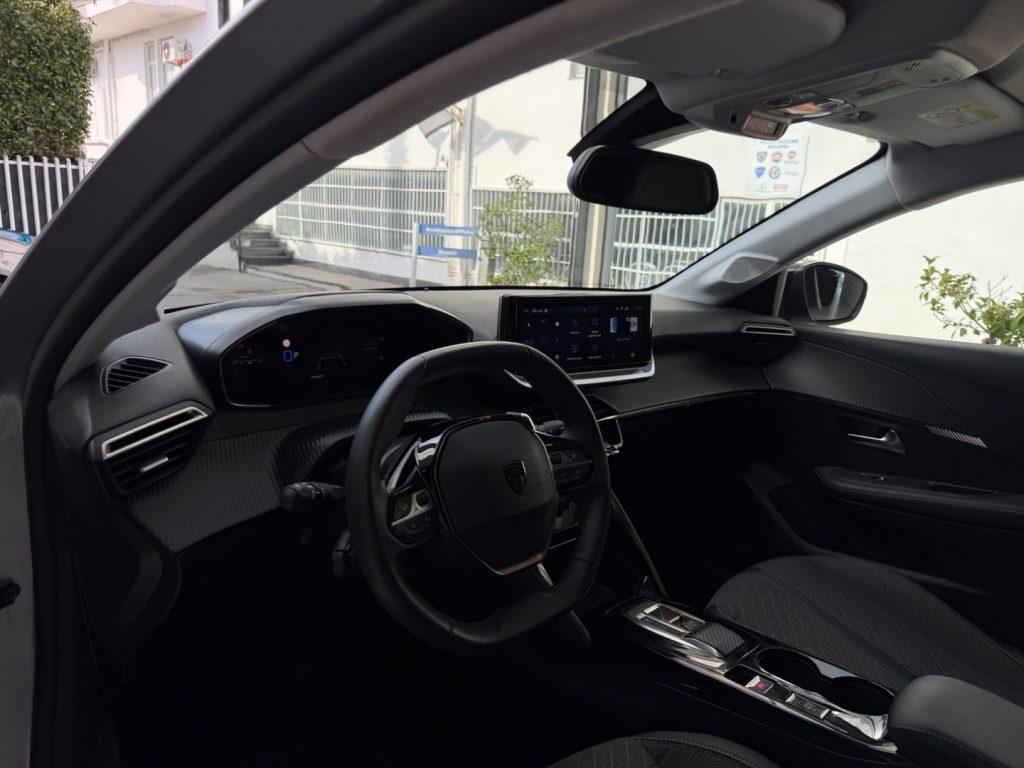 Peugeot 208 Hybrid 110 e-DCS6 Allure da €199,00 mensili