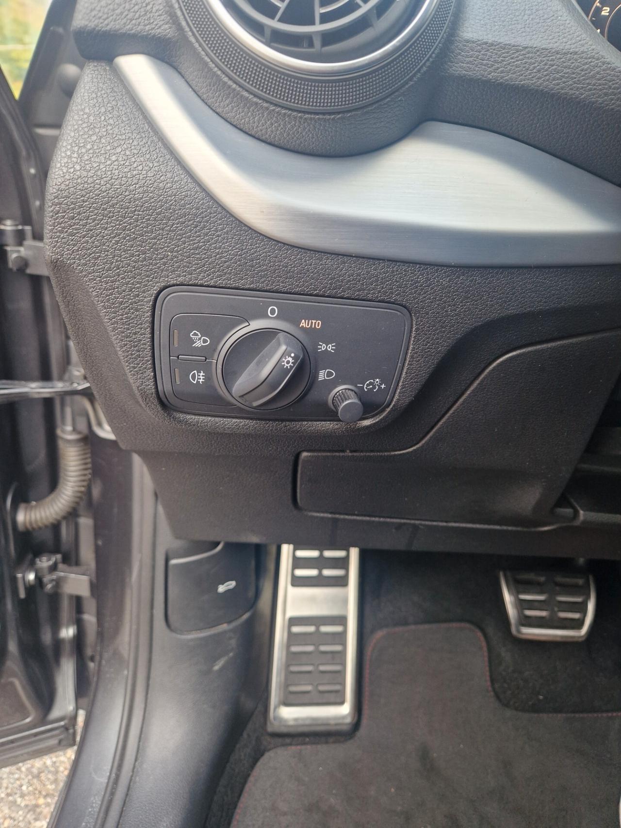 Audi Q2 35 TFSI S tronic Identity Black