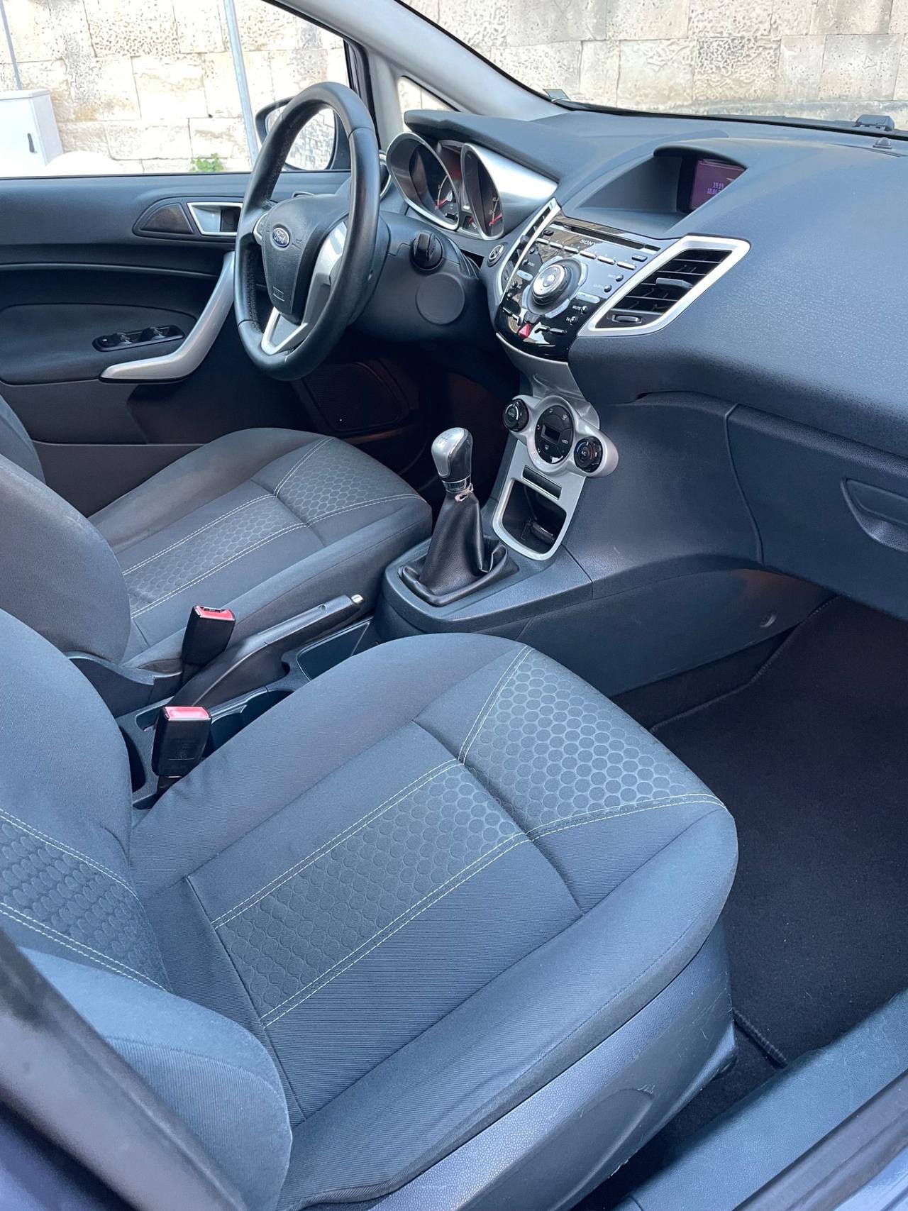 Ford Fiesta 1.4 TDCi 70CV 5 porte Titanium