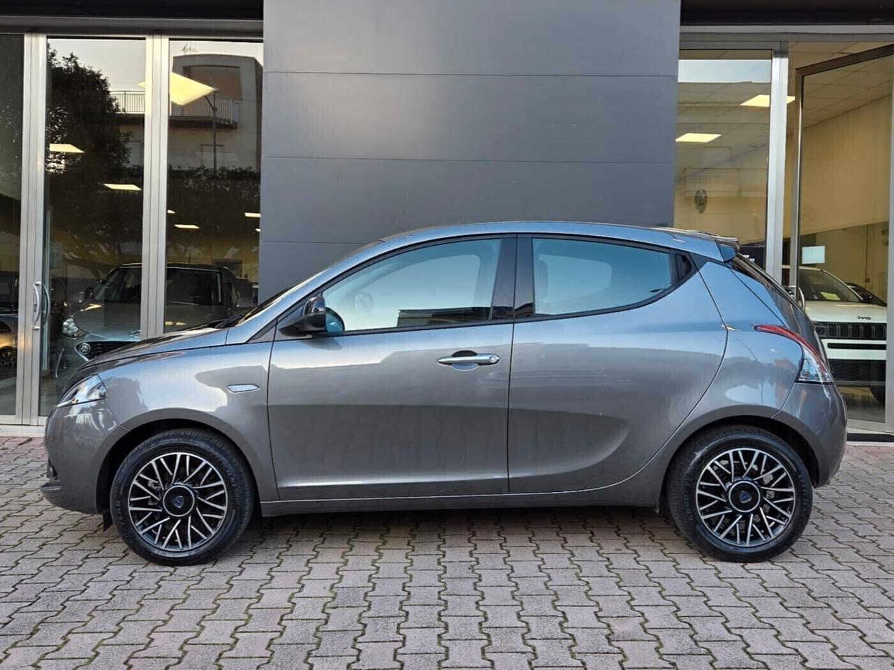 Lancia Ypsilon 1.0 Hybrid 5 porte S&S Platino