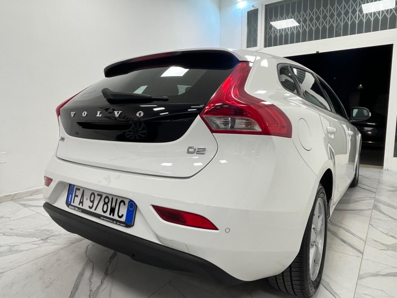 Volvo V40 D2 1.6 Momentum Unipro 2015