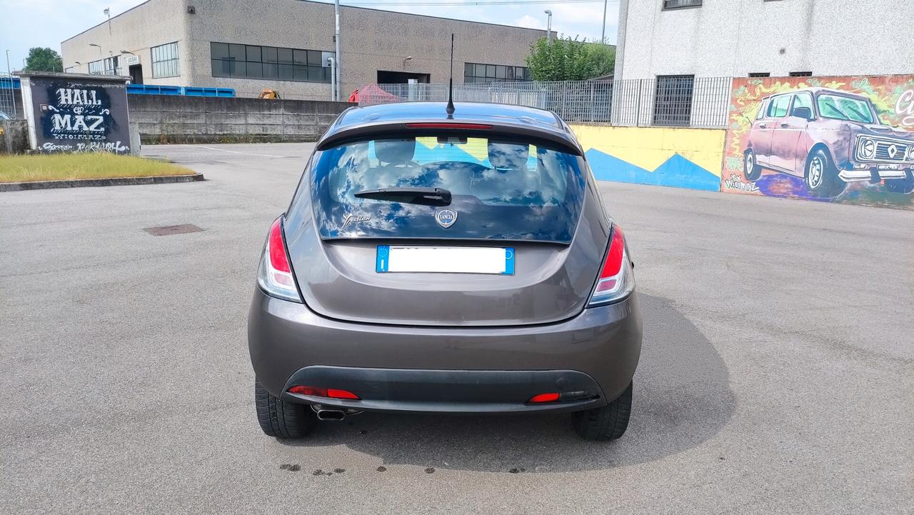 Lancia Ypsilon 1.2 5 p. GPL Ecochic NEOPATENTATI - 2013