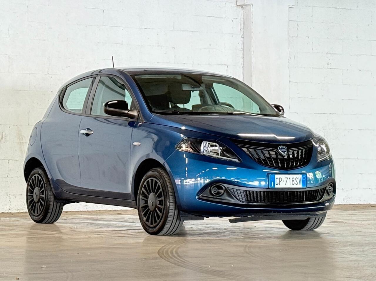 Lancia Ypsilon 1.0 FireFly 5 porte S&S Hybrid Silver