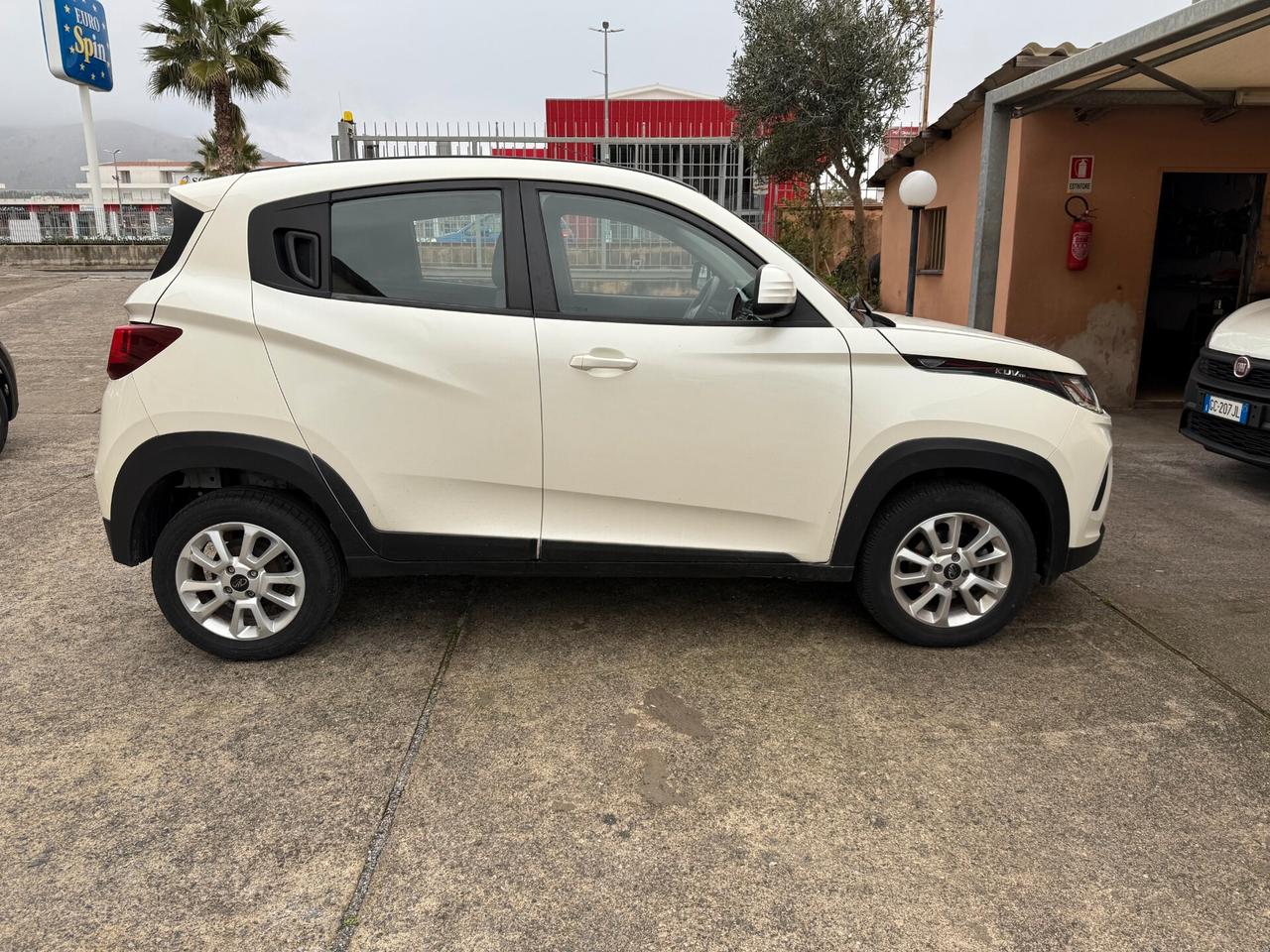 Mahindra KUV100 1.2 VVT K6