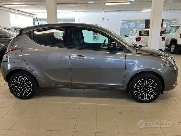 Lancia Ypsilon 1.0 FireFly 5 porte S&S Hybryd...