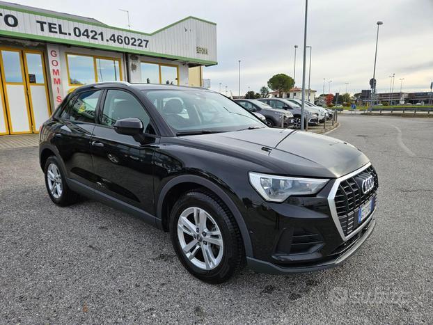 AUDI Q3 35 TDI S tronic Business