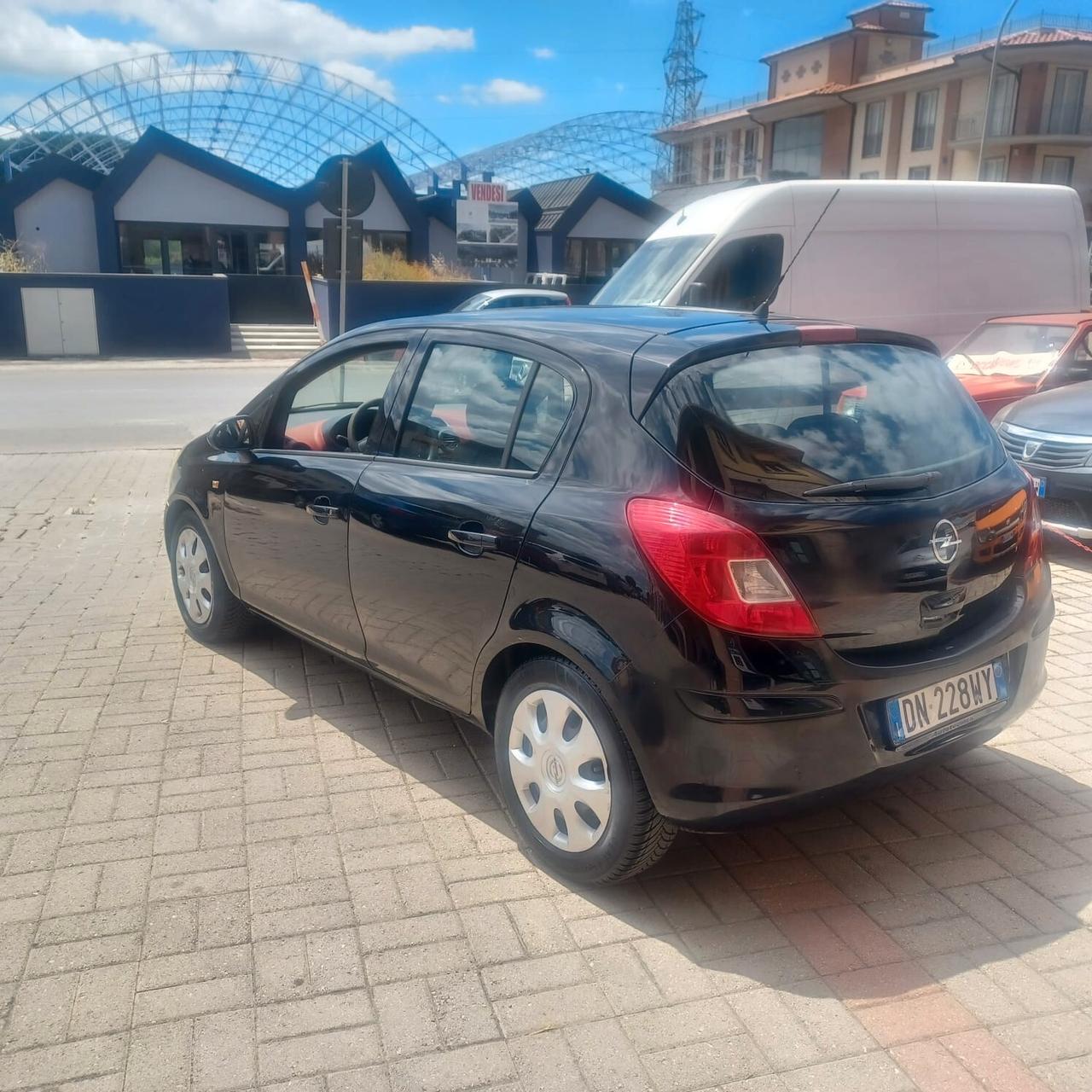 111.978KM CORSA 1.2 NEOPATENTATI BUONE CONDIZIONI