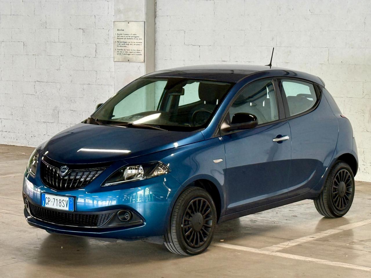 Lancia Ypsilon 1.0 FireFly 5 porte S&S Hybrid Silver