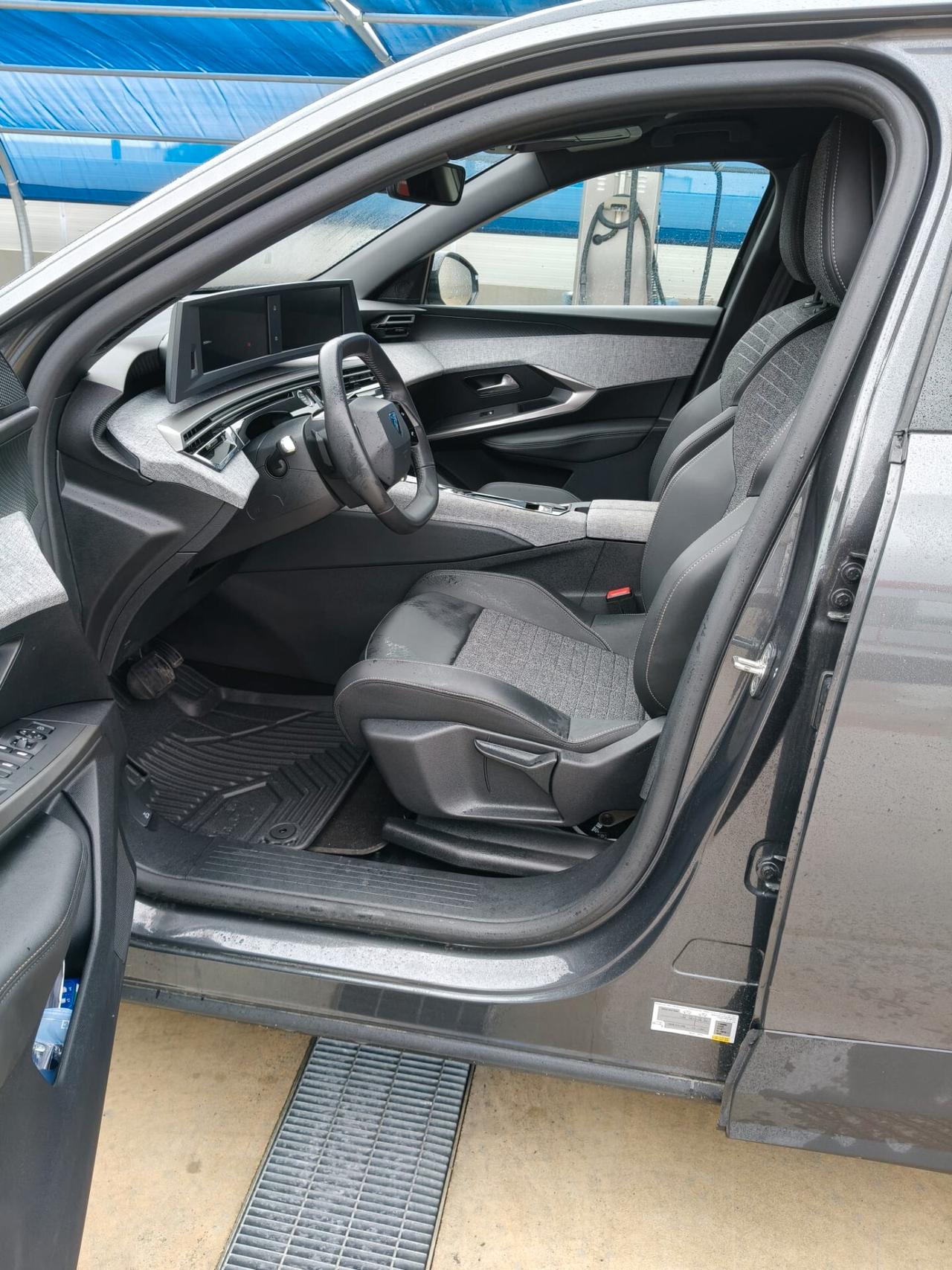 Peugeot 5008 Hybrid 145 e-DCS6 Allure 7 posti