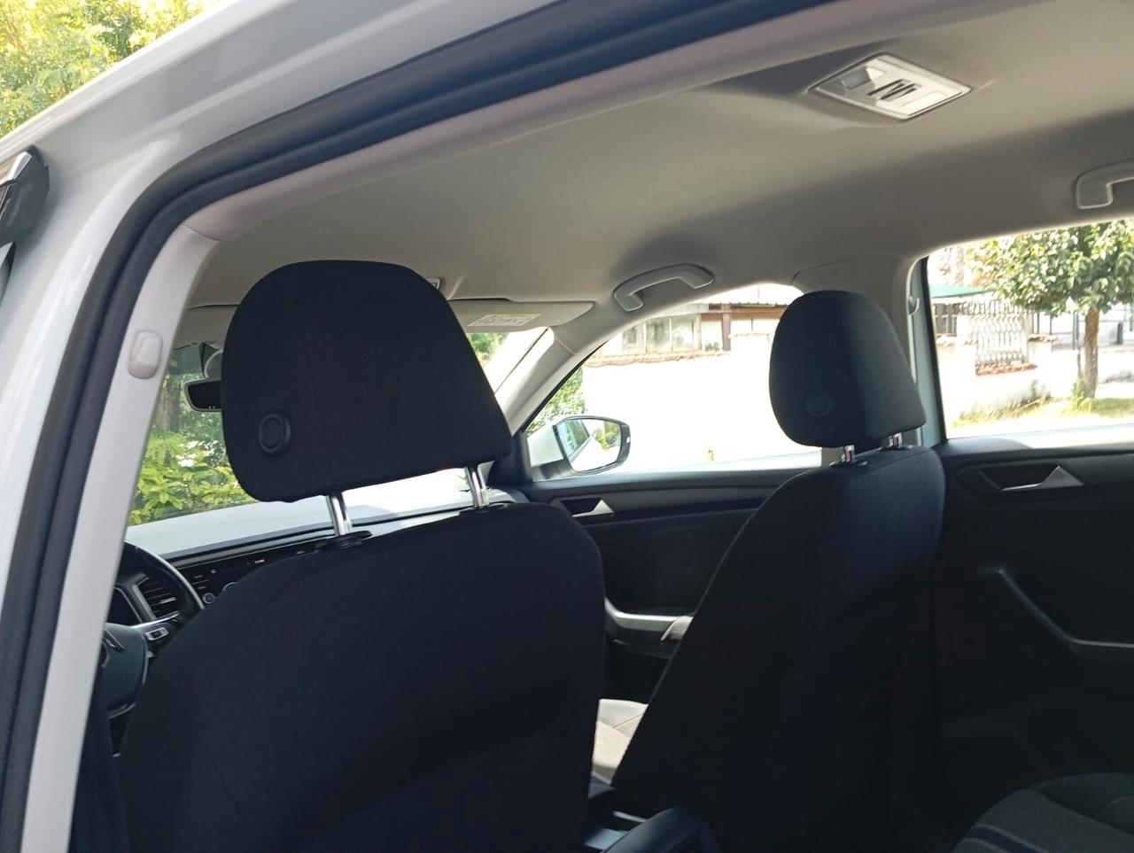 Volkswagen T-Roc 1.6 TDI SCR Business BlueMotion Technology