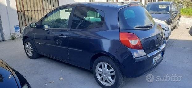 Renault clio benzina 1.2 ok patentati