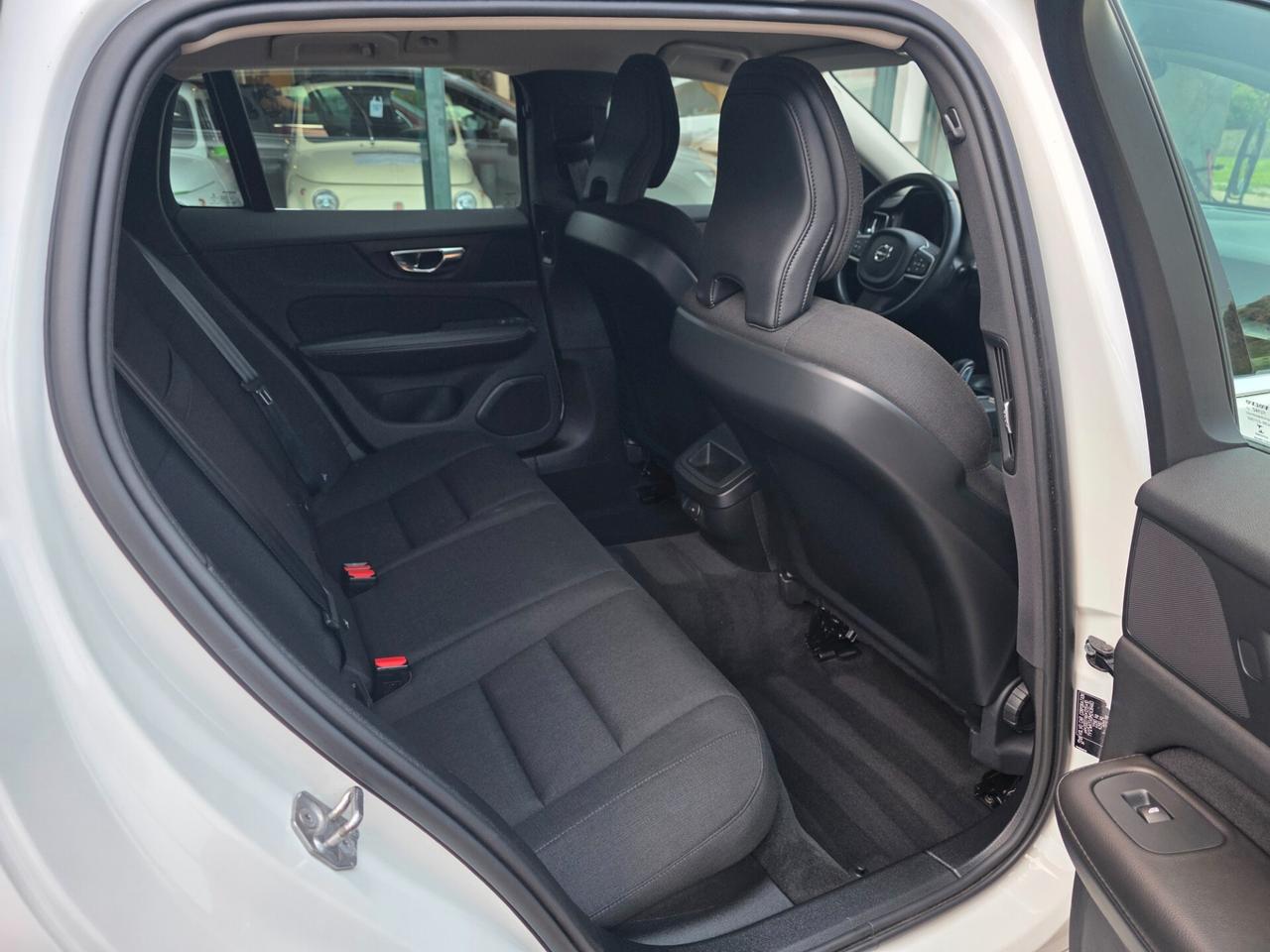 Volvo V60 B4 (d) Geartronic Momentum Business Pro