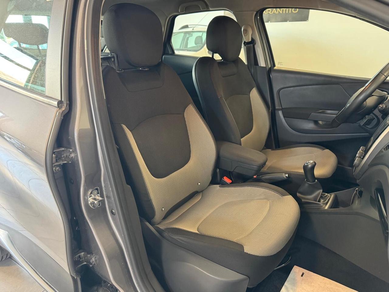 Renault Captur 0.9 TCE BENZ 90CV S&S ZEN UNIPRO 2015