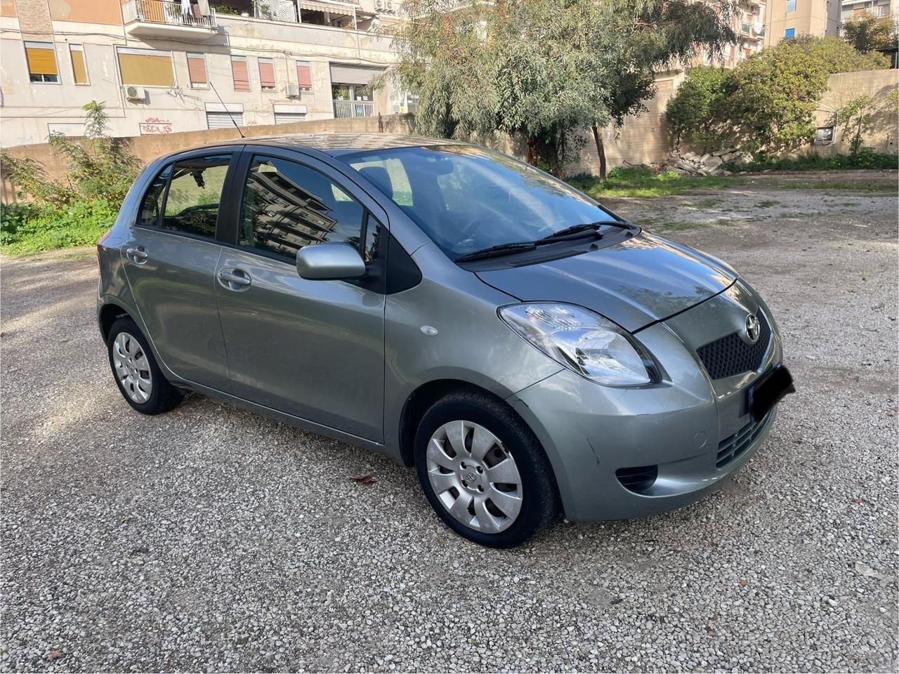 Toyota Yaris 1.0 5 porte