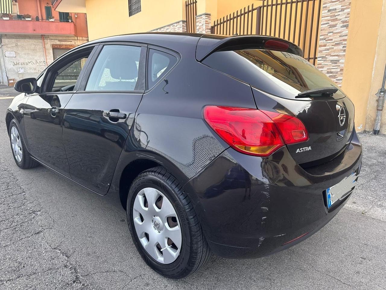 Opel Astra 1.4 benzina anno 2010