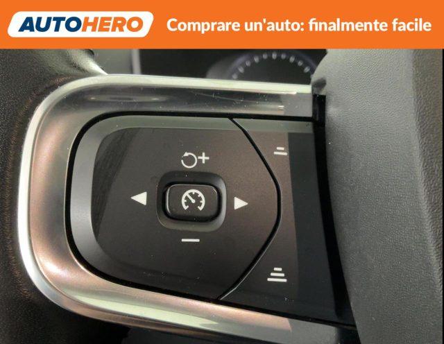 VOLVO XC40 B4 AWD Geartronic Momentum Pro
