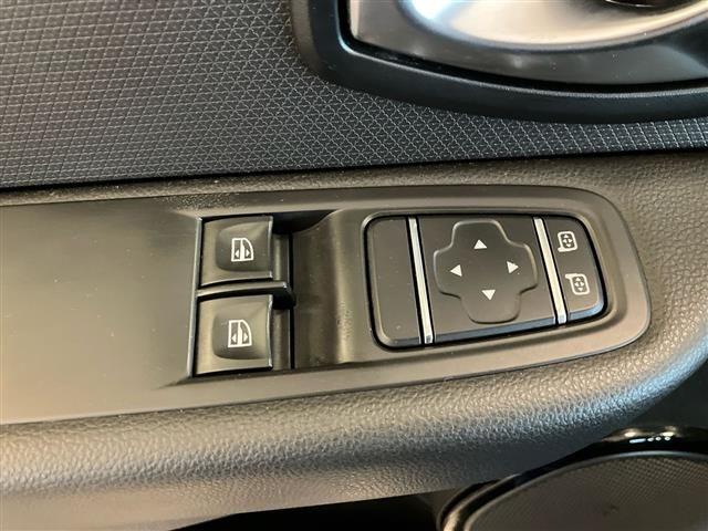 RENAULT Clio 0.9 tce Moschino Life 90cv