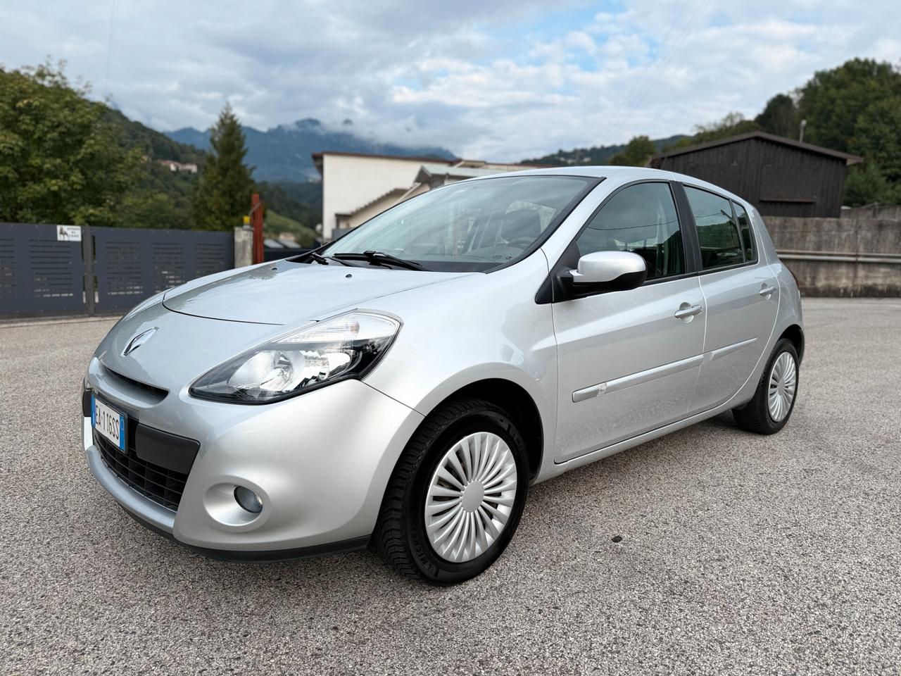 Renault Clio 1.2 16V 5 porte Confort 75cv