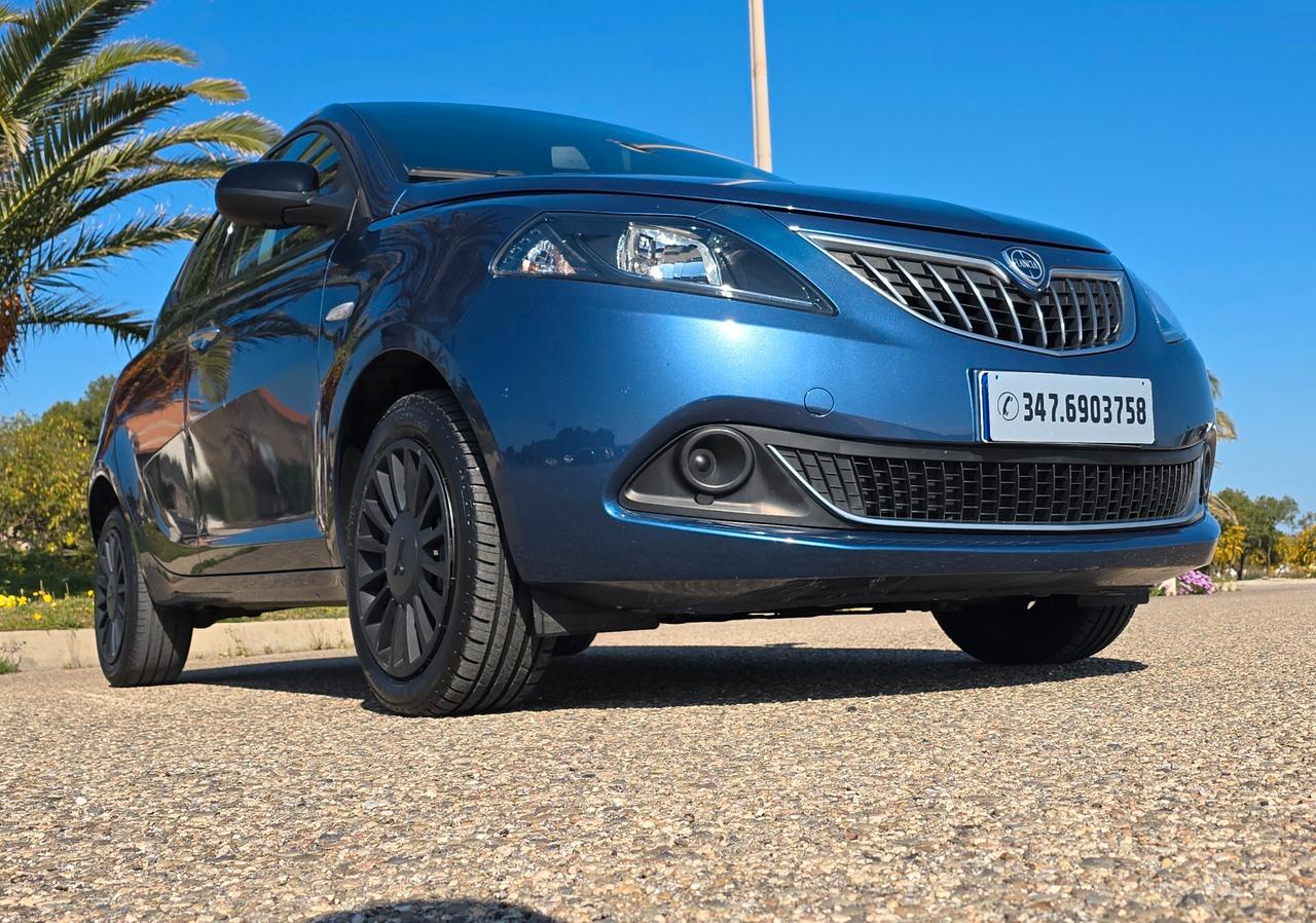 Lancia Ypsilon 1.0 FireFly 5 porte S&S Hybrid Ecochic Silver