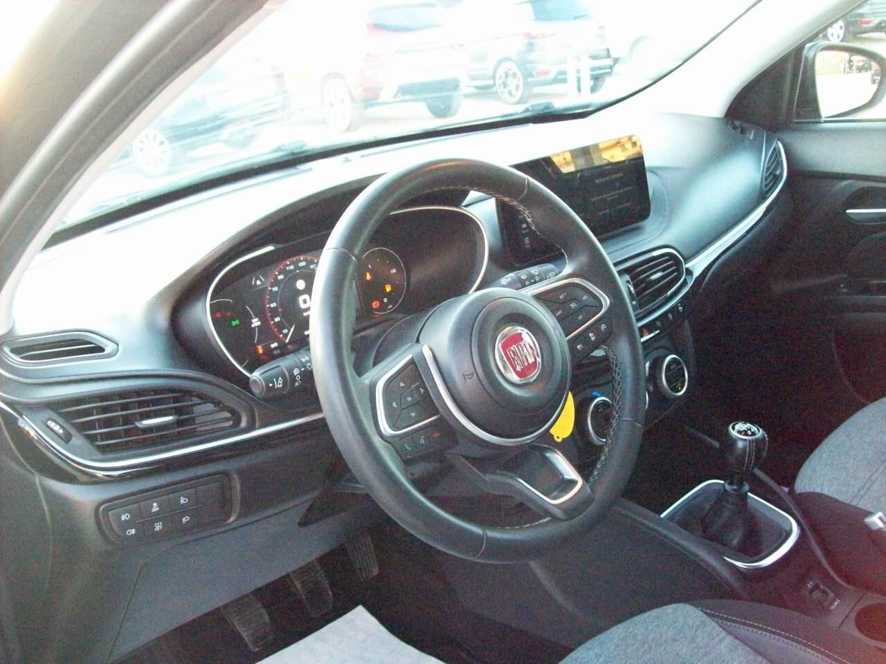FIAT TIPO 1.6 MTJ CV.130 CROSS 5P S&S "2022"