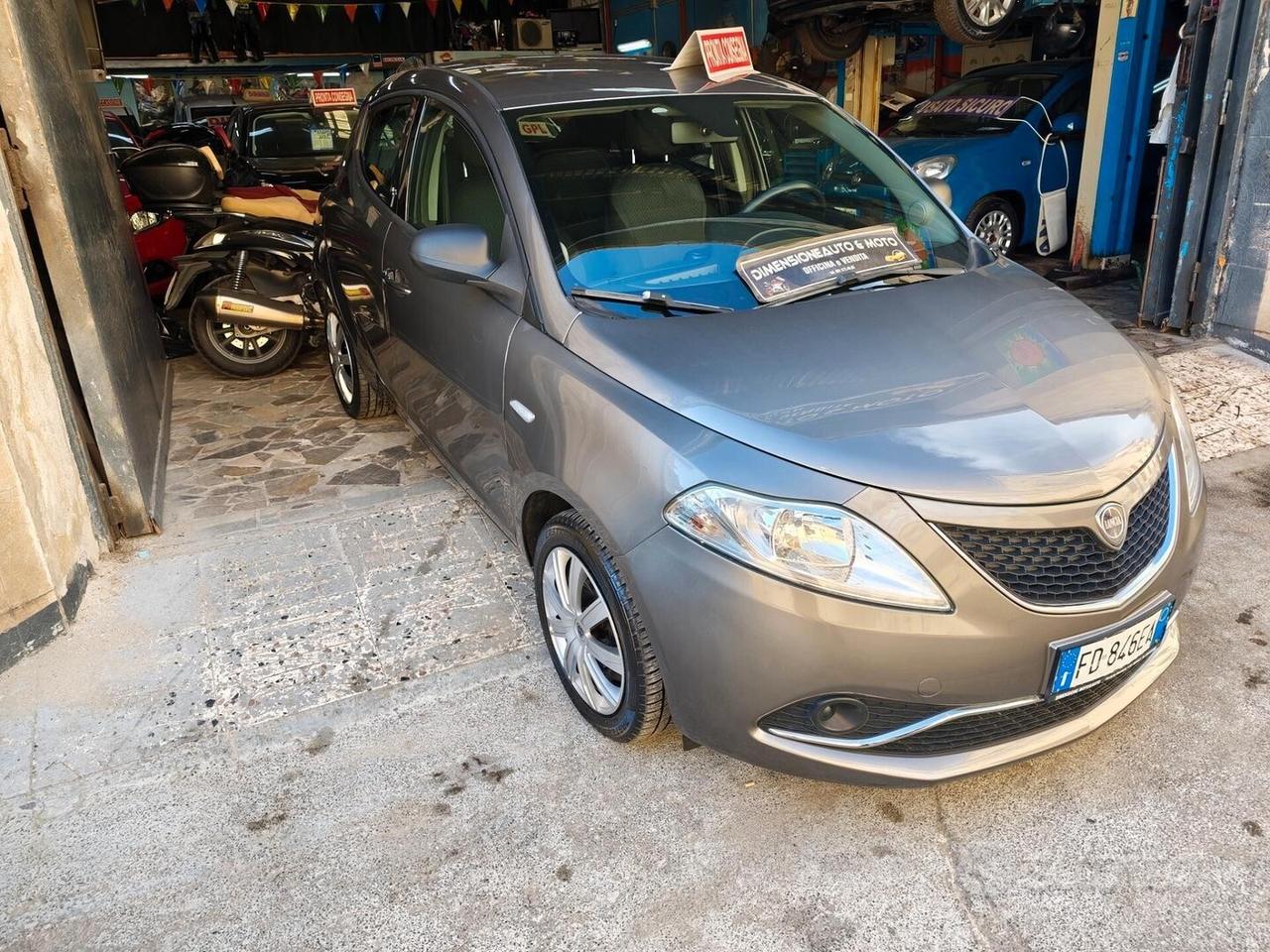 Lancia Ypsilon 1.2 69 CV 5 porte Silver