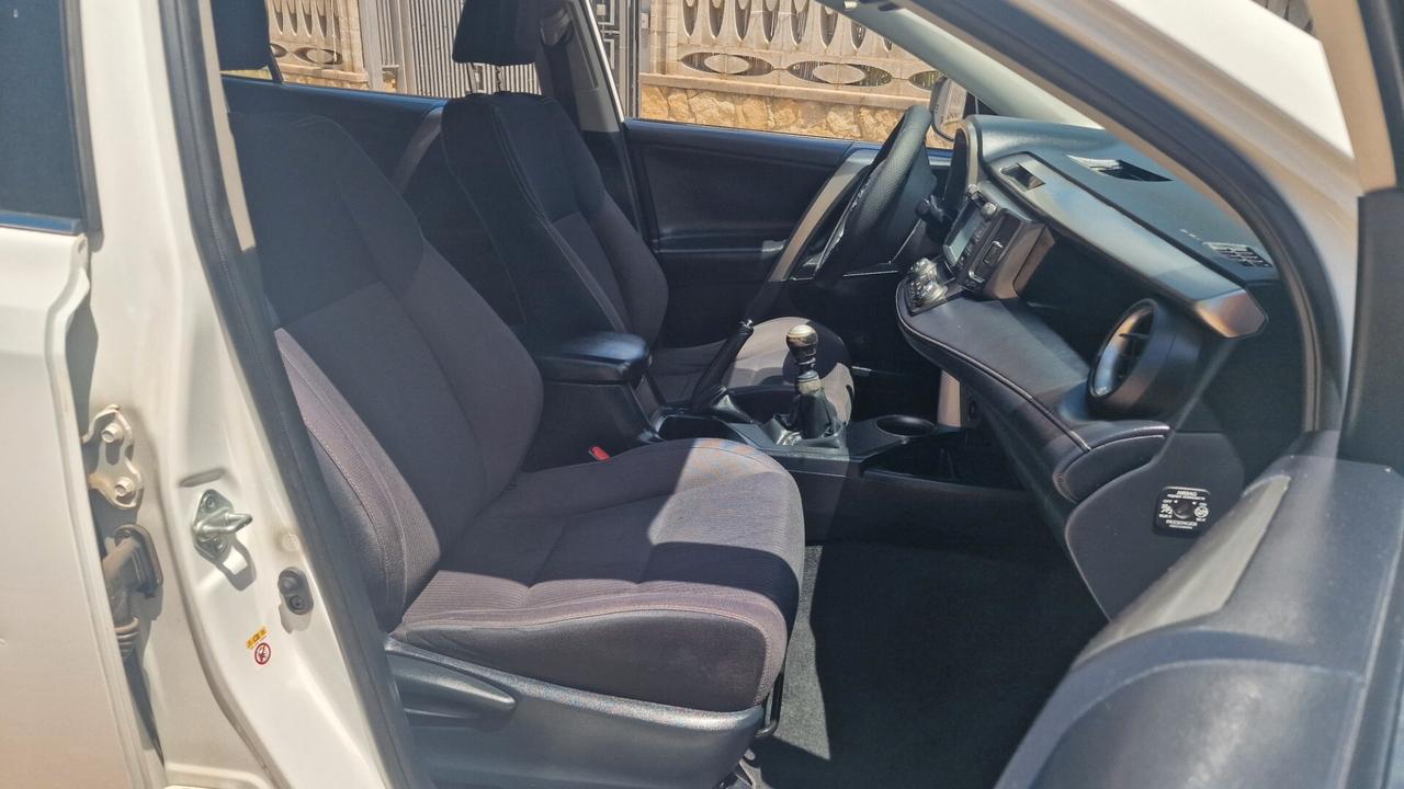 Toyota RAV 4 RAV4 2.0 D-4D 2WD Style White Ed.