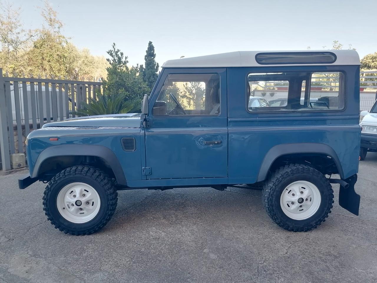 Land Rover Defender 90 - 1990