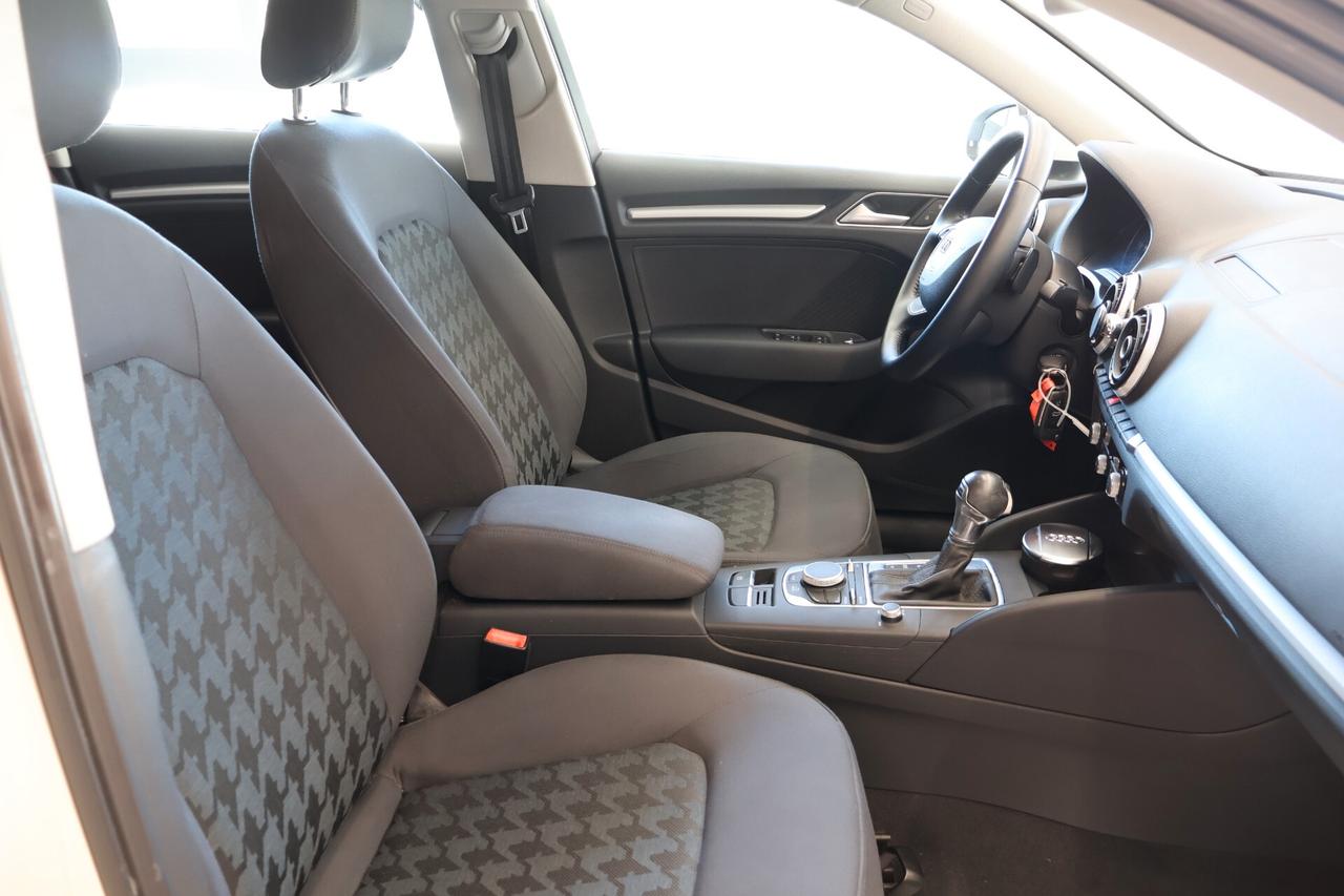 Audi A3 1.6 TDI clean diesel S tronic Attraction