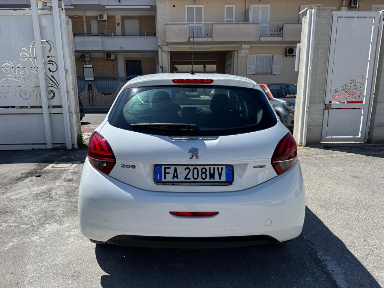 Peugeot 208 1.6 DIESEL 75CV 2015