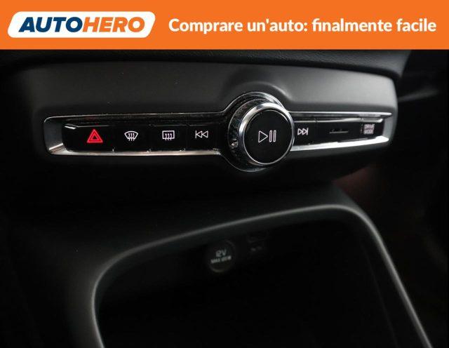 VOLVO XC40 T3 Momentum Pro