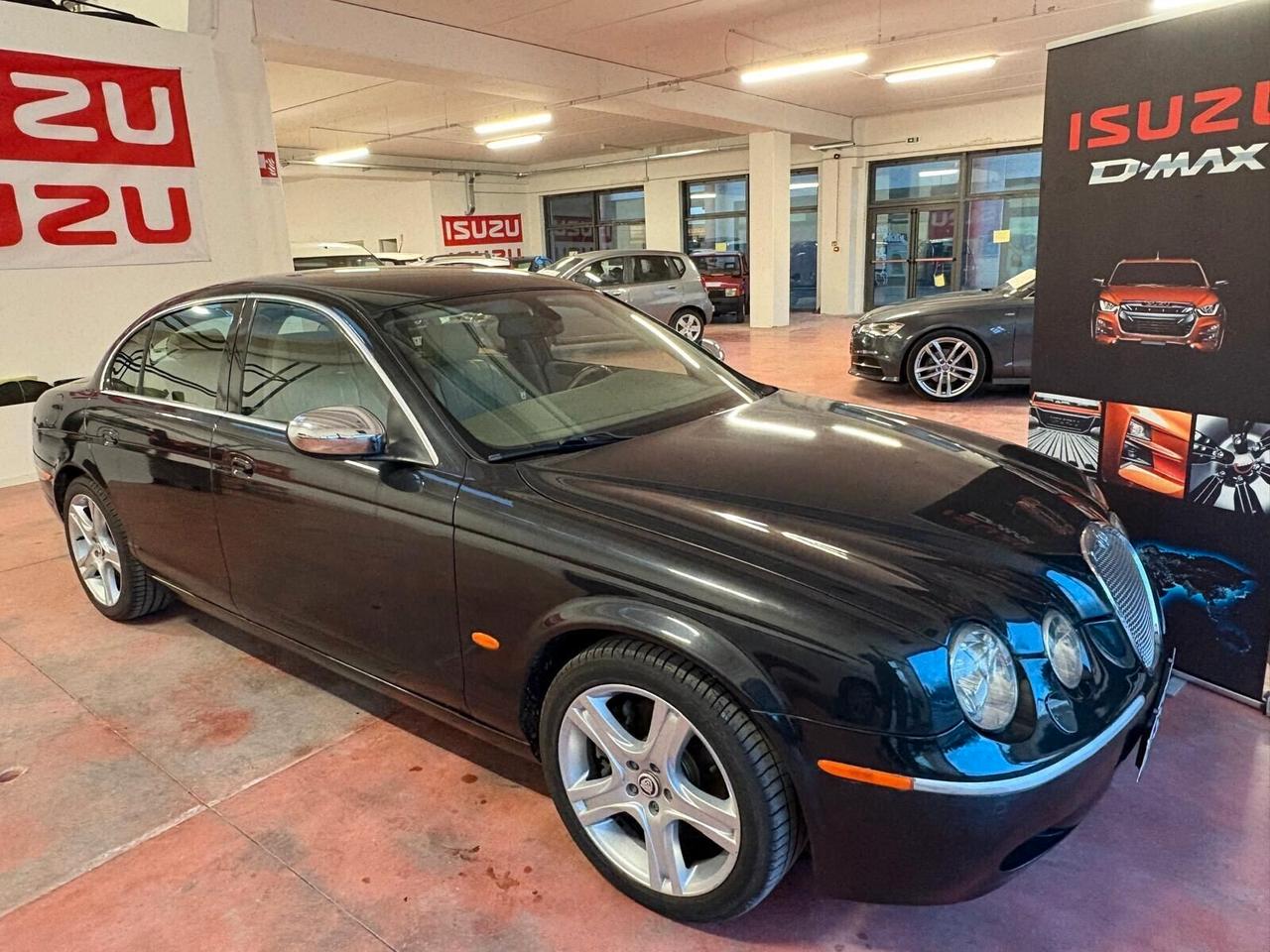 JAGUAR S-TYPE CAMBIO AUT. .Diesel 2700 CV 207 con Km 156.642 certificati