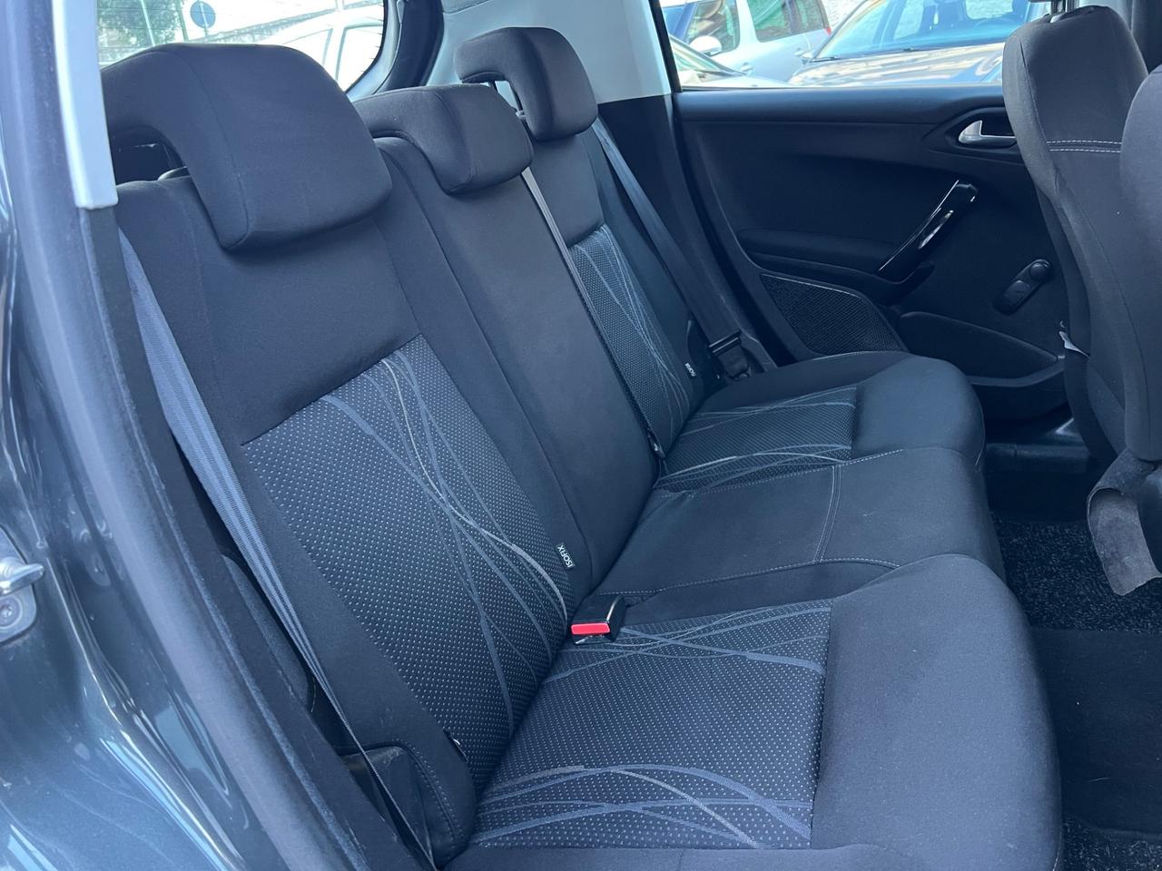 Peugeot 208 1.4 HDi 68 CV 5 porte Allure