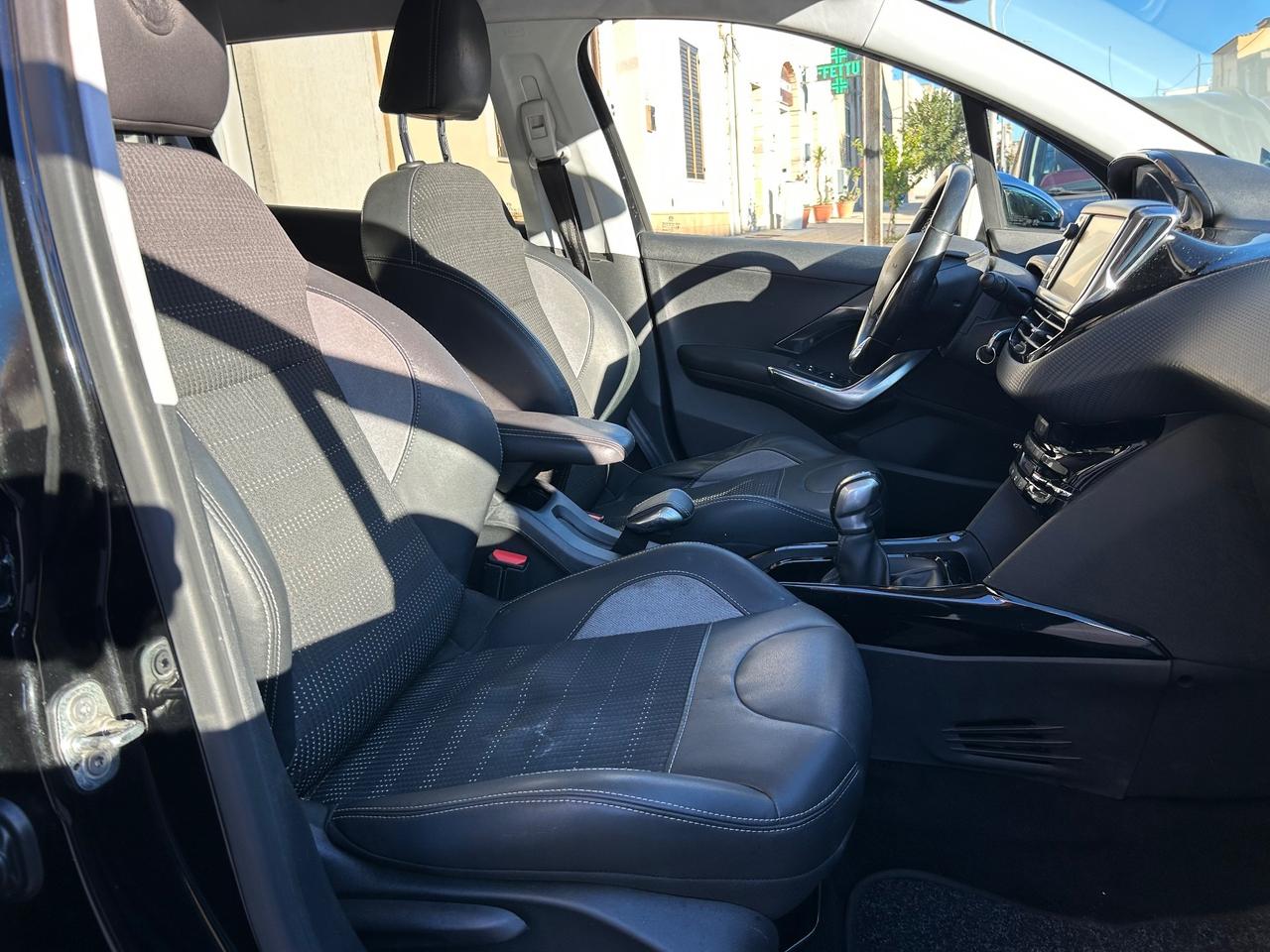 Peugeot 2008 BlueHDi 100 S&S Black Matt