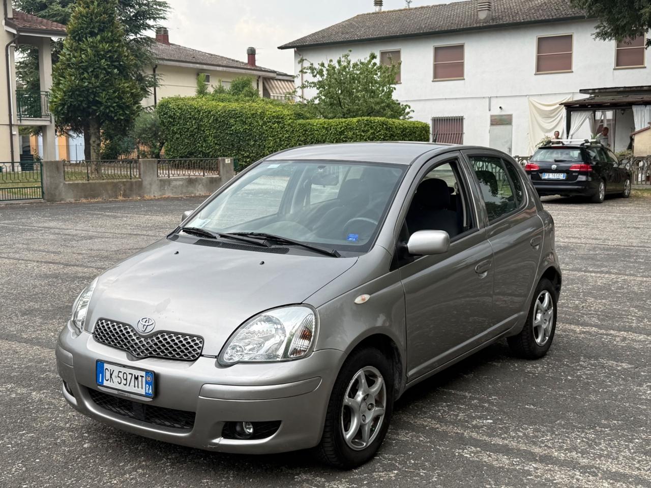 Toyota Yaris 1.3i 16V cat 5 porte Sol