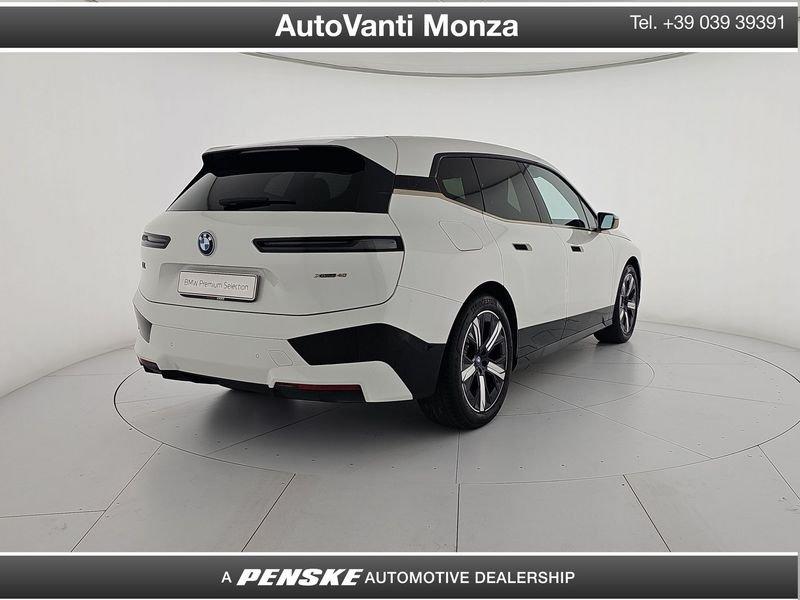 BMW iX xDrive40 Pacchetto Sportivo