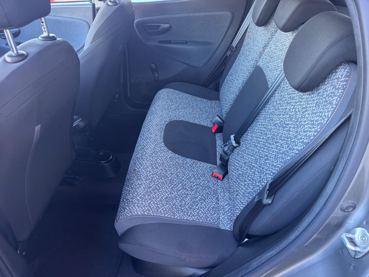 Lancia Ypsilon 1.2 69 CV 5 Black and Noir