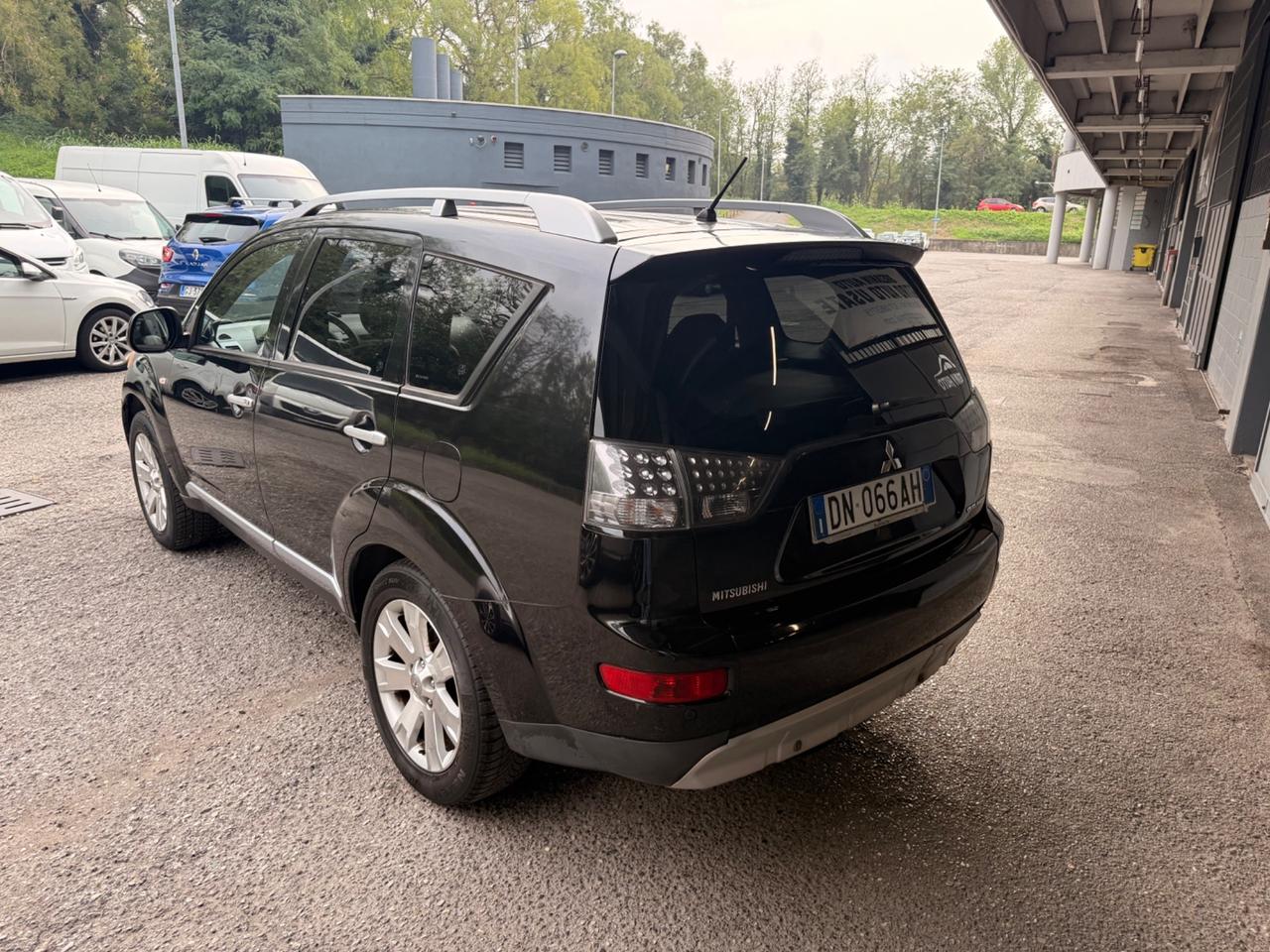 Mitsubishi Outlander 2.0 DI-D Instyle 7 p.ti DPF