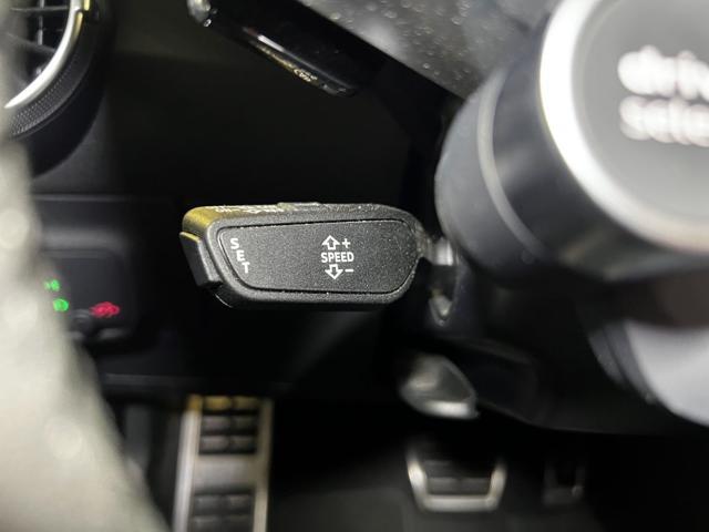 AUDI TT RS Coupé 2.5 TFSI quattro S tronic / SEDILI A GUSCIO