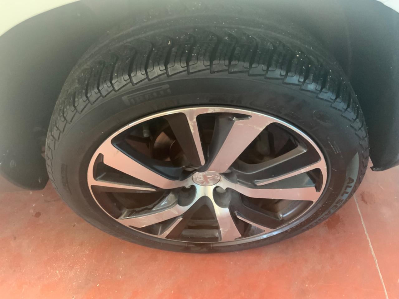 Peugeot 2008 BlueHDi 120 S&S Allure