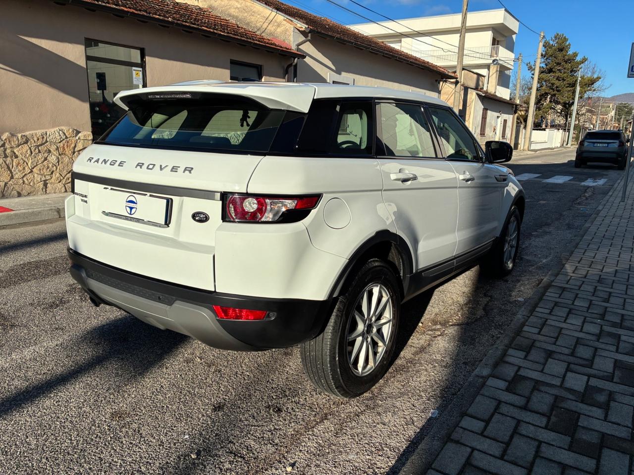 Land Rover Range Evoque 2.2 TD4 5p. Pure