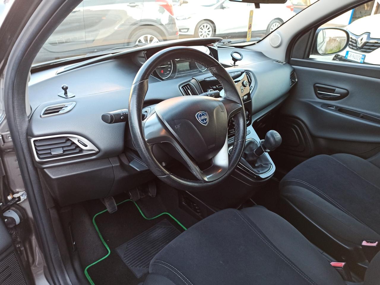 Lancia Ypsilon 1.2 69 CV 5 porte S&S Gold