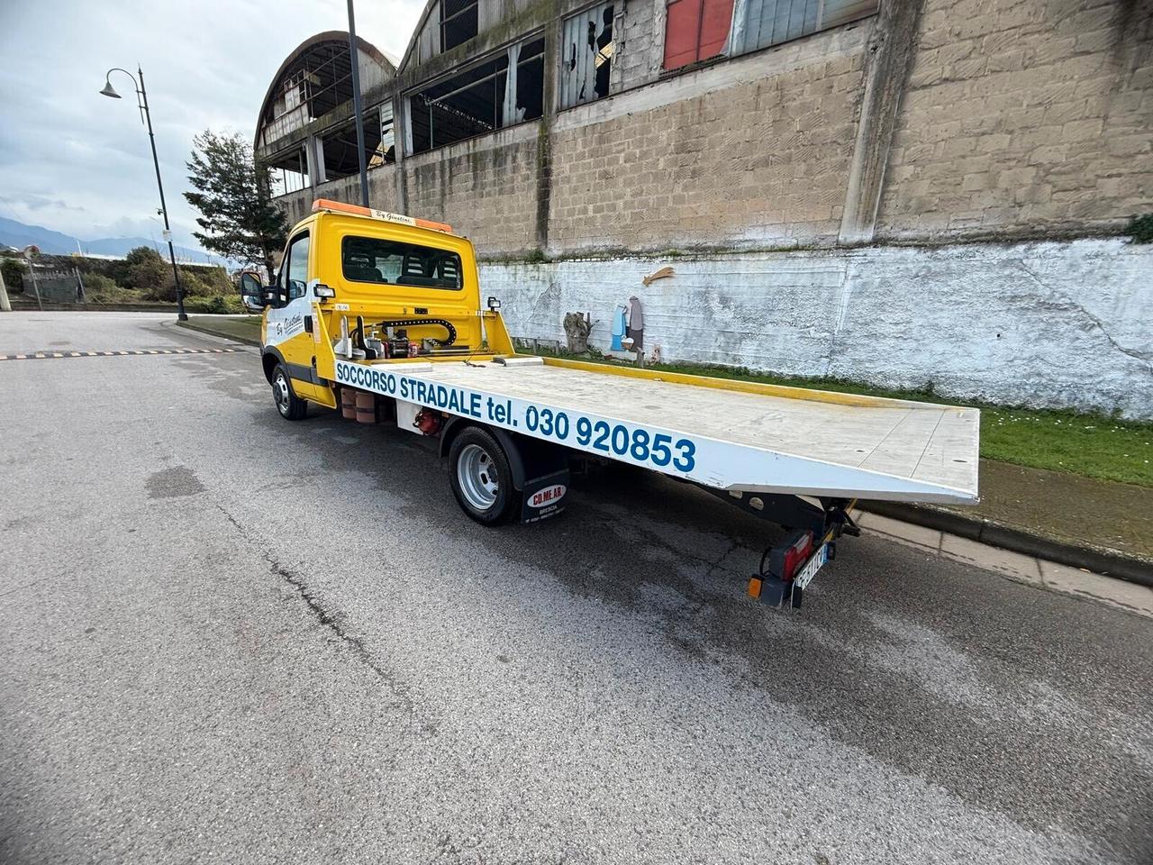 Iveco DAILY CARROATTREZZI SCARRABILE COMEAR